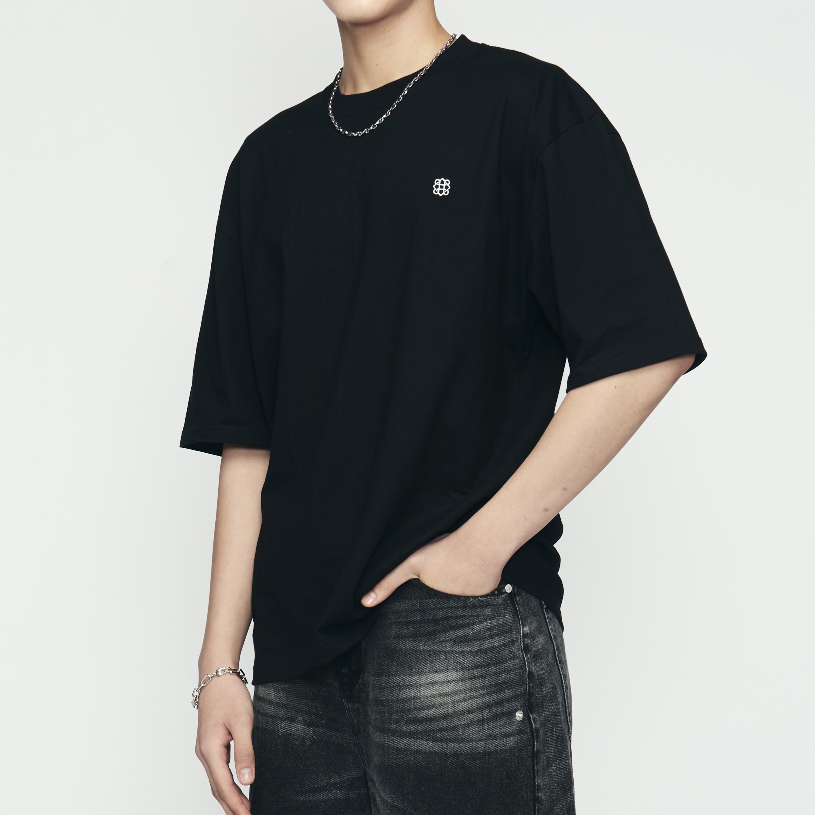DIVINE OVERSIZED TEE (BLACK)