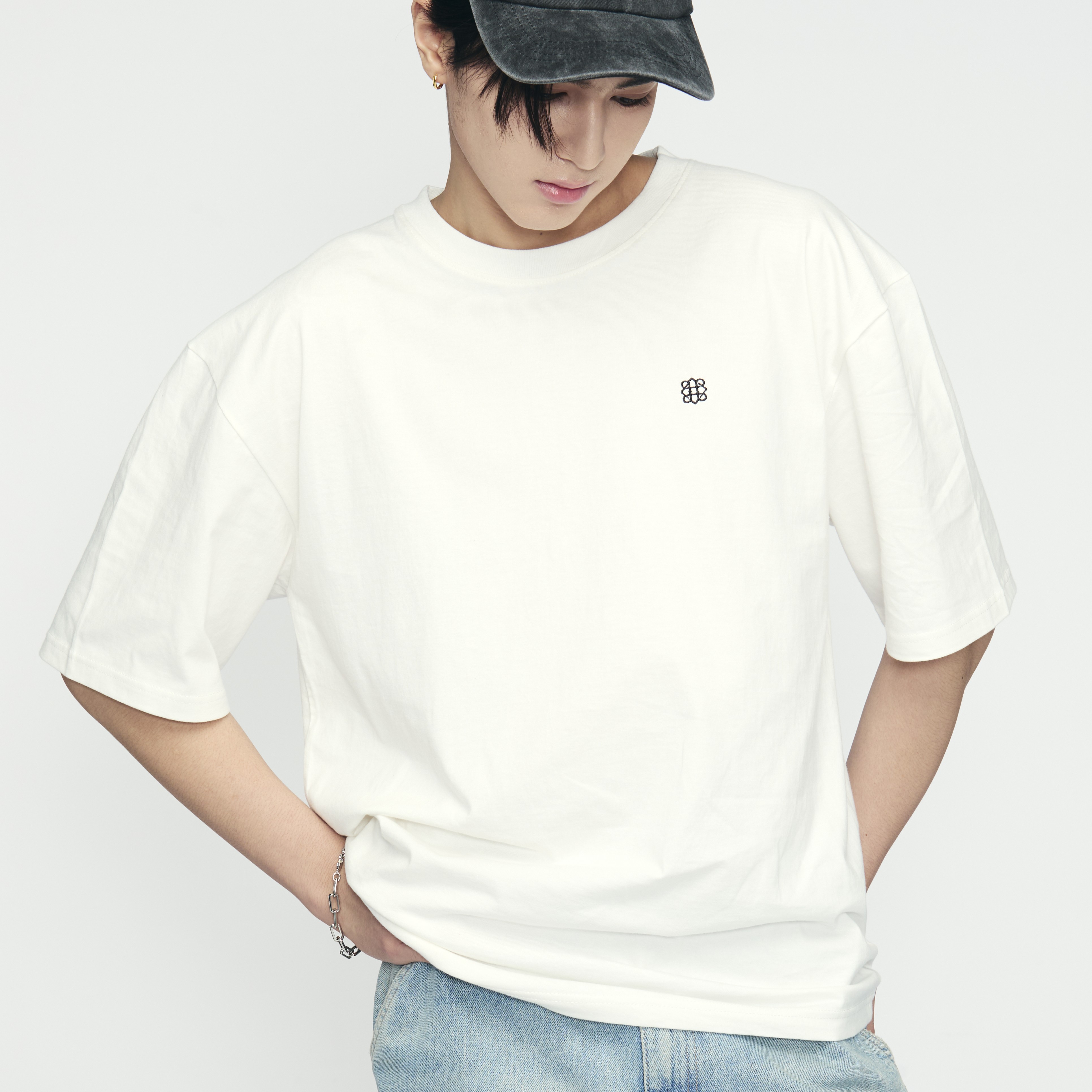 DIVINE OVERSIZED TEE (WHITE)