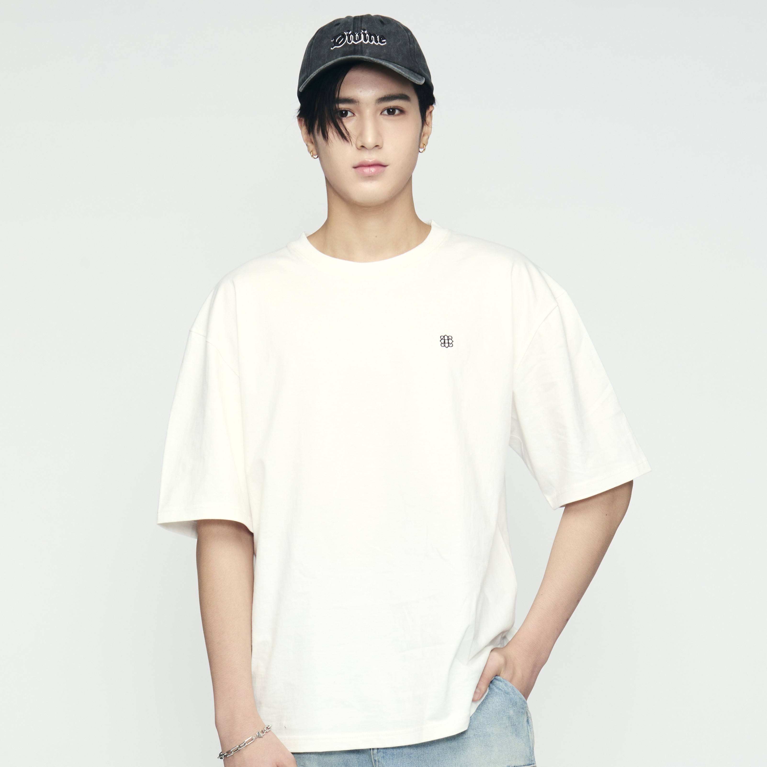 DIVINE OVERSIZED TEE (WHITE)
