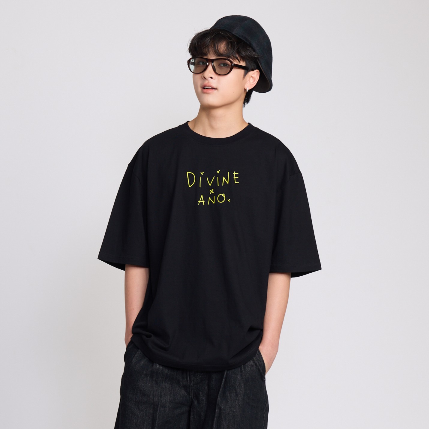 DIVINExANO OVERSIZED TEE (BLACK)